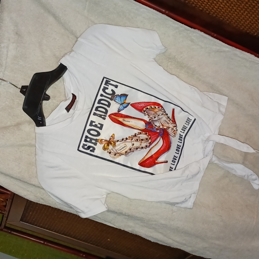 Shoe Addict front tie t-shirt 👕